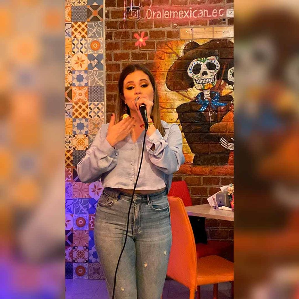 Cantante Paola Tapia Ecuador